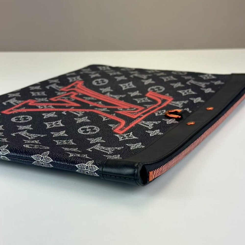 Louis Vuitton Monogram Canvas LV limited Edition Large Clutch - Picture 3 of 9